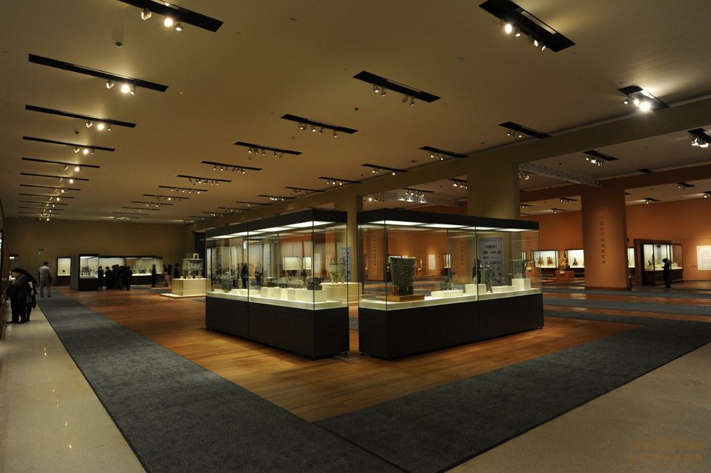 中国古代青铜器艺术展展柜设计样式-克里克展柜设计制作